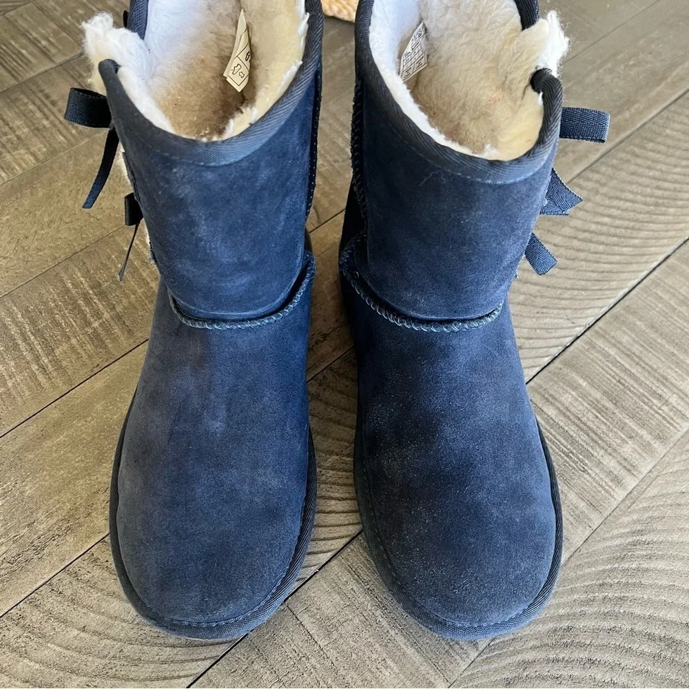 Koolaburra UGGS Victoria Short INSIGNIA BLUE Size‎ 5